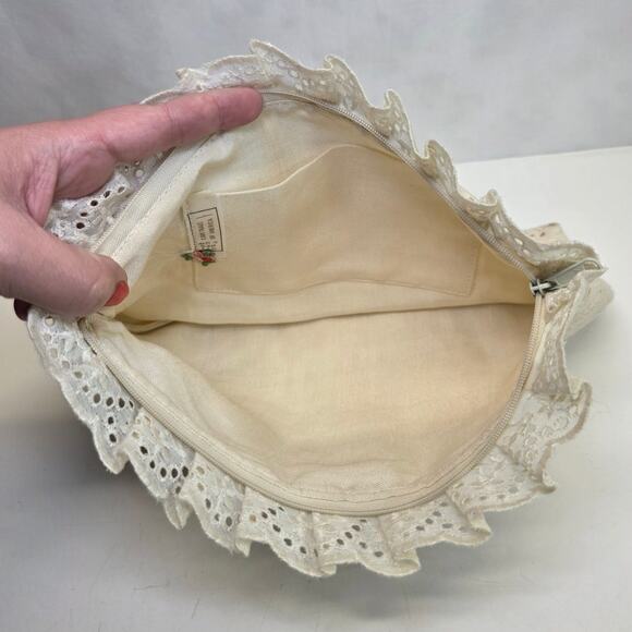 Vintage Carpetbags of America Ivory Embroidered Zip Clutch, Wooden Fish Brooch - Picture 5 of 7